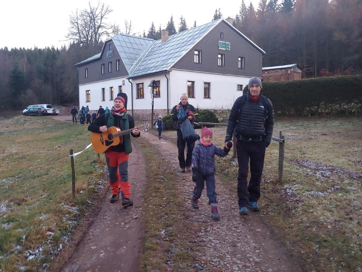 Srub na svahu sjezdovky v Radvanicích Radvanice  Exteriér fotografie